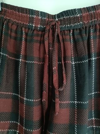 Shorts Zara cuadros burdeos negros