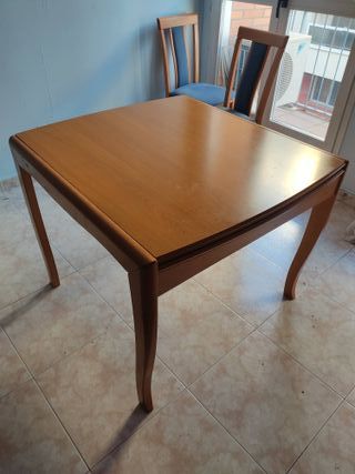 Mesa extensible + 4 sillas madera