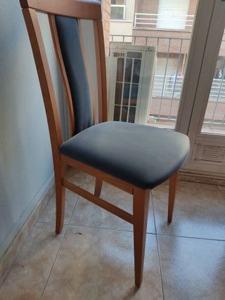 Mesa extensible + 4 sillas madera