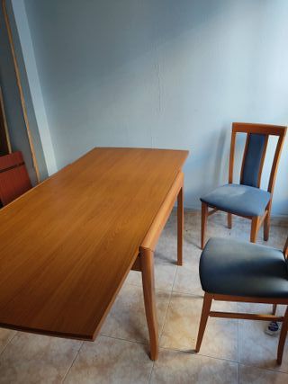 Mesa extensible + 4 sillas madera