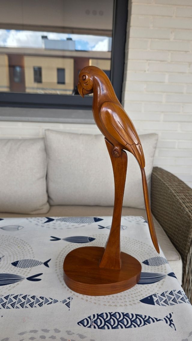 Escultura loro madera artesanal