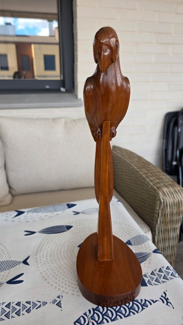 Escultura loro madera artesanal