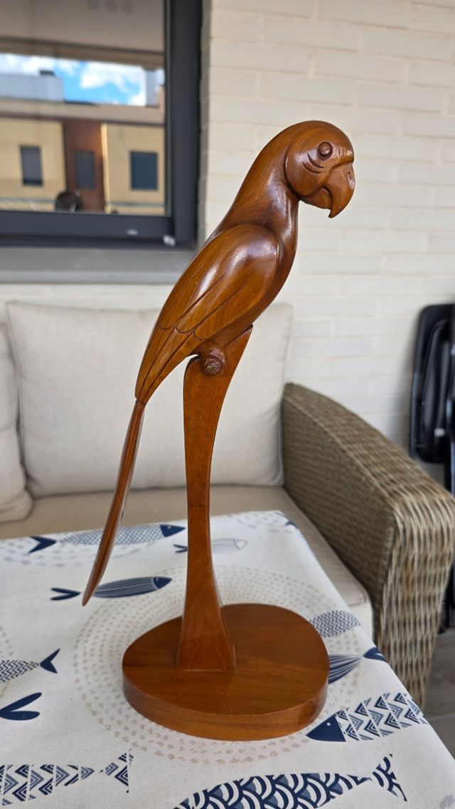 Escultura loro madera artesanal