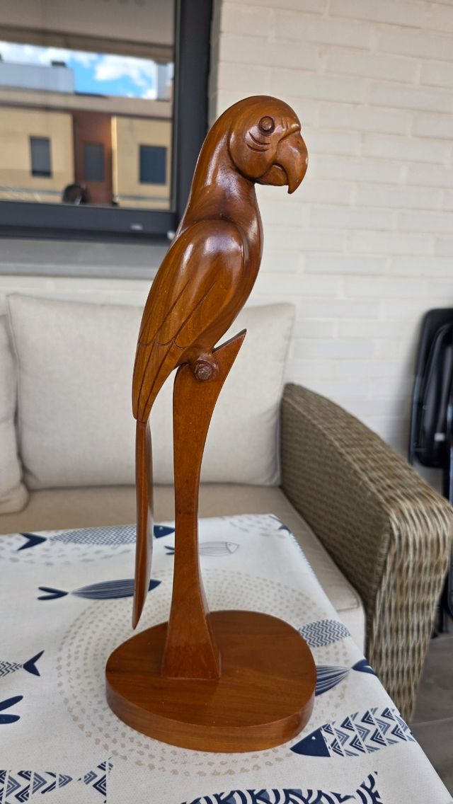 Escultura loro madera artesanal