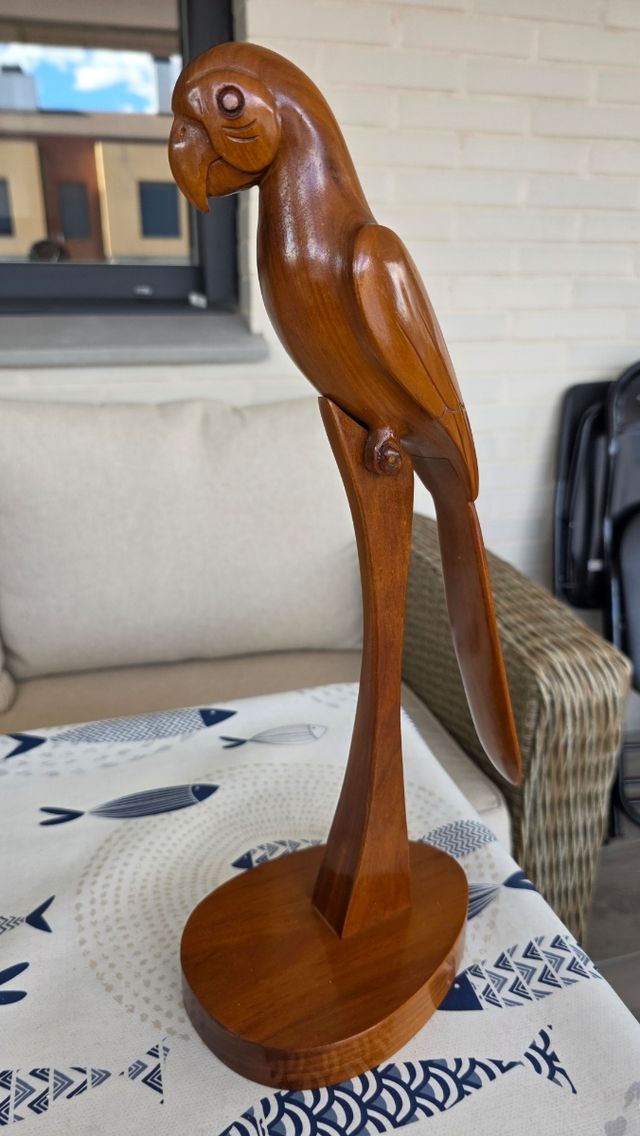 Escultura loro madera artesanal