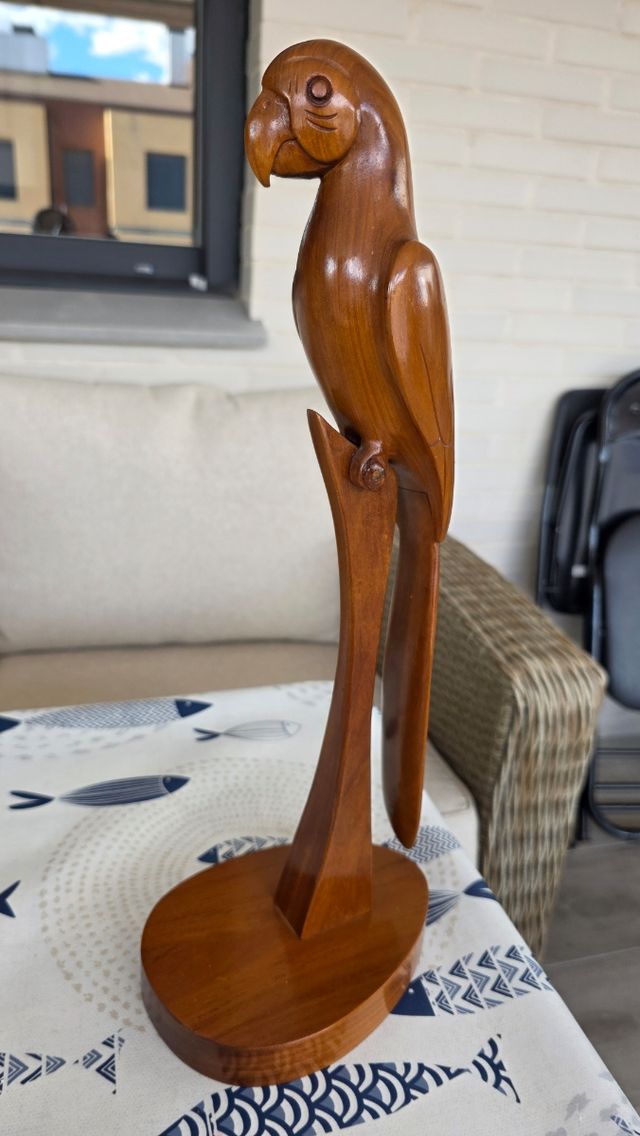 Escultura loro madera artesanal