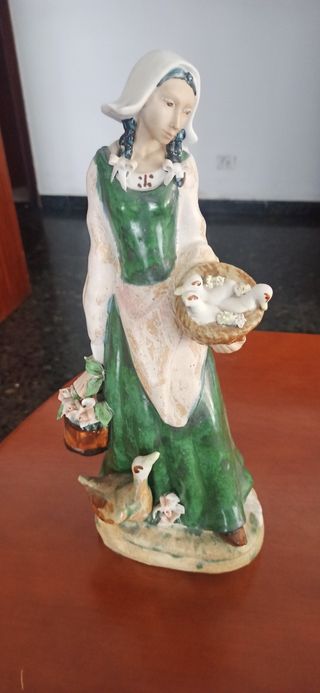Figura porcelana antigua campesina 