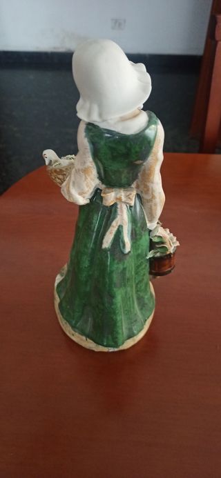 Figura porcelana antigua campesina 