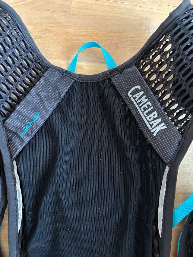 CamelBak Nano: chaleco hidratación