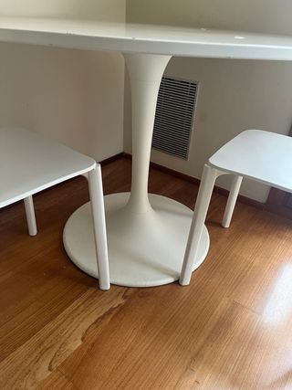 Mesa DOCKSTA blanca + 2 sillas JANINGE
