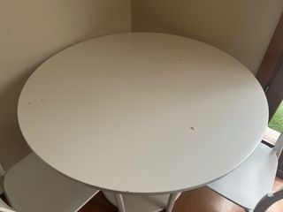 Mesa DOCKSTA blanca + 2 sillas JANINGE
