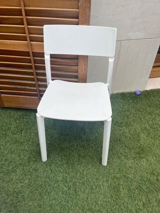 Mesa DOCKSTA blanca + 2 sillas JANINGE
