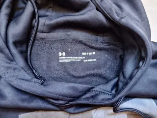 Felpa Under Armour nera con cappuccio