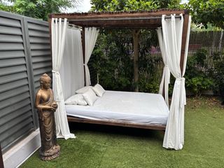 Cama balinesa exterior - madera.