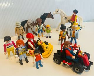 Playmobil: 5o figuras y..caballos, coches, bicis..