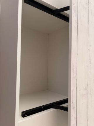 Mesa centro elevable blanca con baúl 
