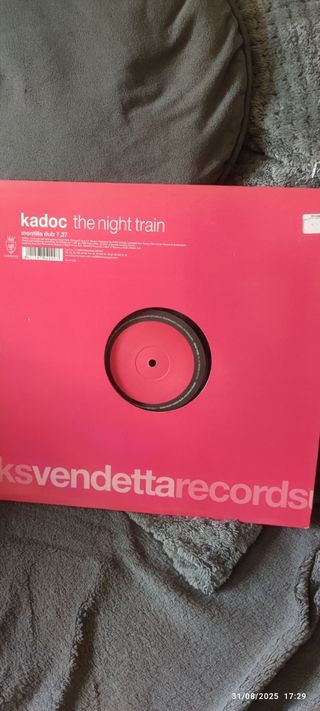 Lote de discos de música electrónica antigua.