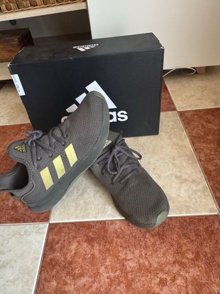 Zapatillas Adidas Grises y Doradas