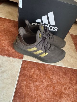 Zapatillas Adidas Grises y Doradas