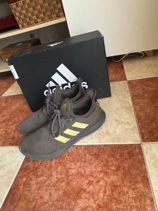 Zapatillas Adidas Grises y Doradas