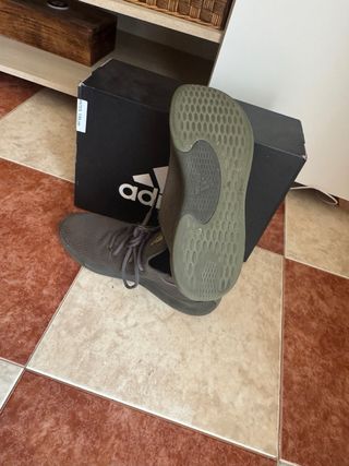 Zapatillas Adidas Grises y Doradas