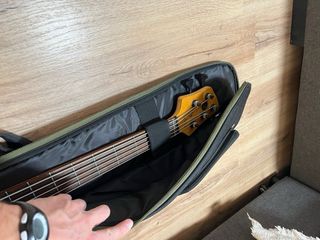 Bajo Cort Artisan A5+ 5 cuerdas