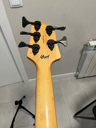 Bajo Cort Artisan A5+ 5 cuerdas