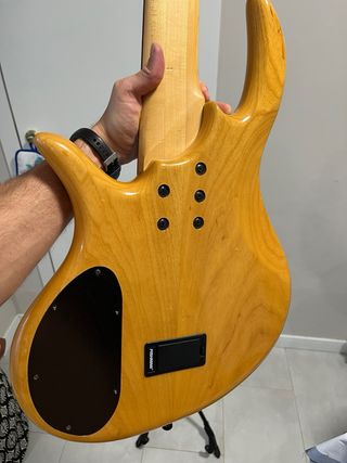 Bajo Cort Artisan A5+ 5 cuerdas