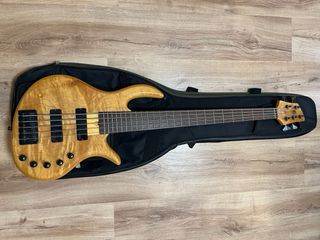 Bajo Cort Artisan A5+ 5 cuerdas