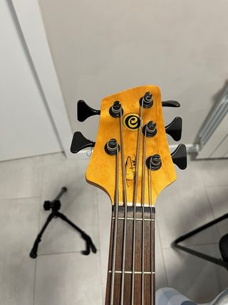 Bajo Cort Artisan A5+ 5 cuerdas
