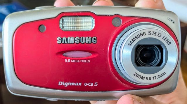 Cámara Samsung Digimax U-CA5 roja
