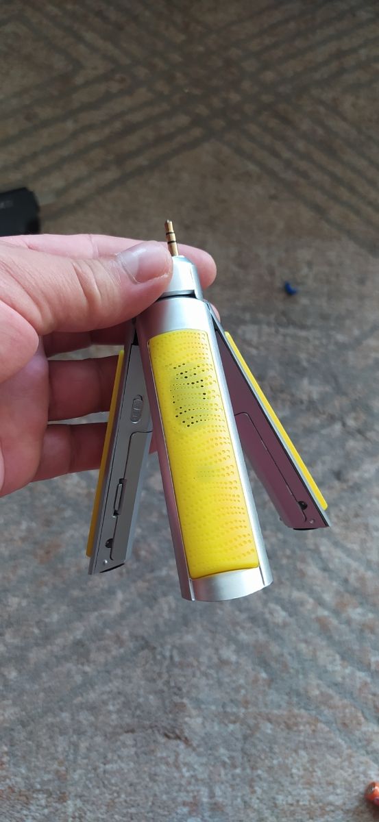 Altavoz portátil con trípode