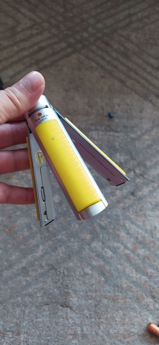 Altavoz portátil con trípode