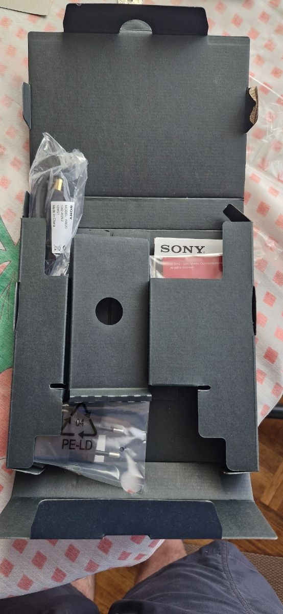 Sony Xperia P - Grigio argento