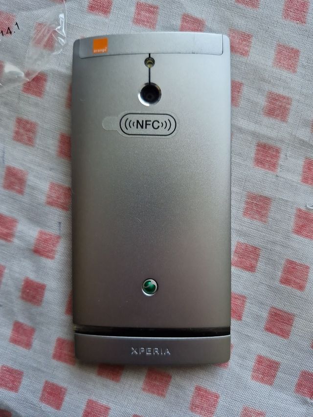 Sony Xperia P - Grigio argento