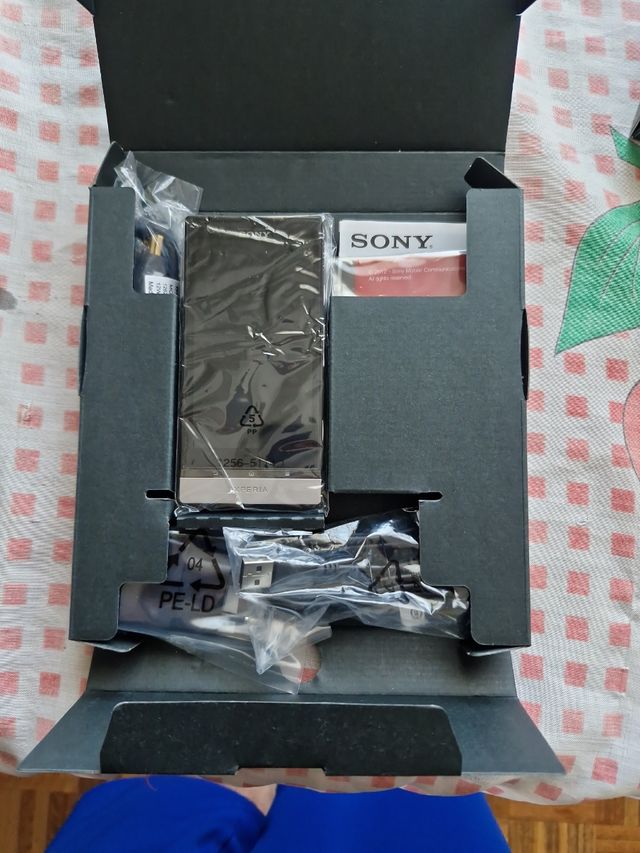 Sony Xperia P - Grigio argento