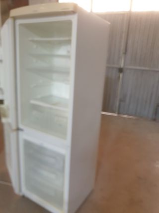 Nevera combi blanca