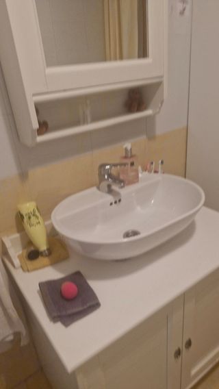 Muebles baño blancos de madera lacada