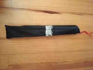 Abanico artes marciales negro-rojo con su funda