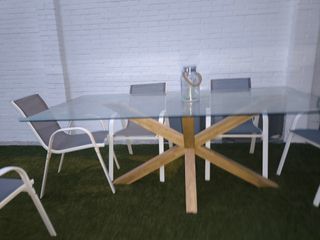 Mesa de cristal y 6 sillas de jardín gris y blanca