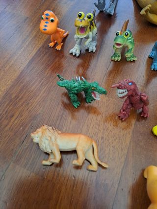 Set 18 pezzi :Dinosauri, animali e pesci
