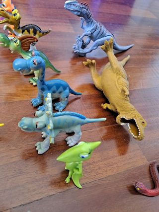 Set 18 pezzi :Dinosauri, animali e pesci