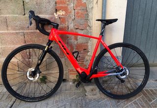 Bicicleta BH Core Gravel 2.4 roja