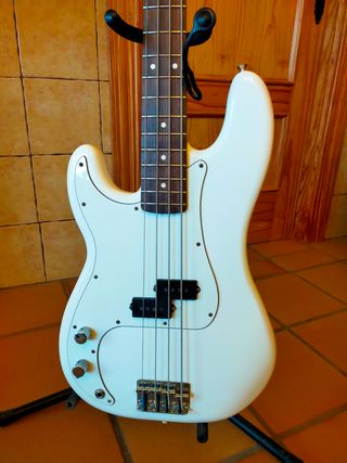 Fender Precision Bass para zurdos.