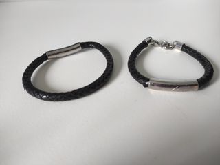 Pulseras y collar de cuero