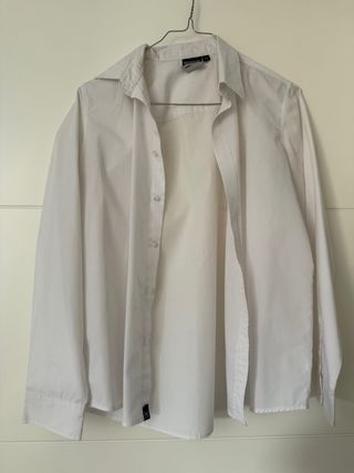 3 camisas blancas básicas