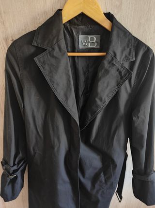 Gabardina negra WB