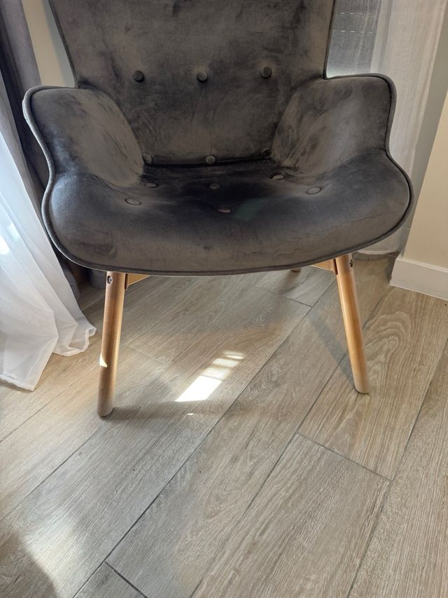 Sillón gris terciopelo - patas madera