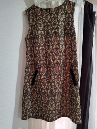 Vestido sin mangas.