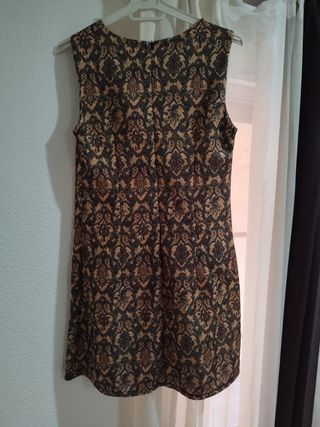 Vestido sin mangas.